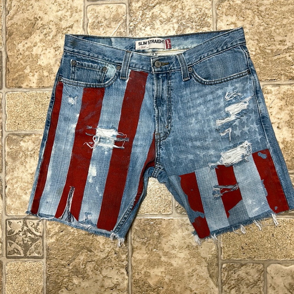 Levi’s Custom cut off shorts